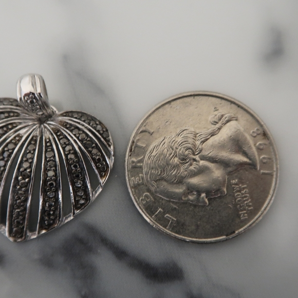 Sterling silver black cubic zirconia heart pendant - Picture 2 of 3